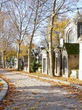 Paris : Cimetière du Père Lachaise, nécropole parisienne emblématique, lieu de promenade et de recueillement - XXème