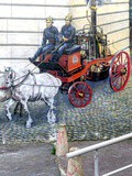 Paris : Fresque en trompe-l'oeil de Philippe Rebuffet rue Haxo, hommage aux soldats du feu de la caserne de Ménilmontant - XXème