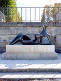 Paris : Reclining Figure, une oeuvre emblématique du sculpteur Henry Moore au Jardin des Tuileries - Ier