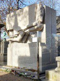 Paris : Tombe d'Oscar Wilde au Père Lachaise, disparition mystérieuse de membre viril et embrassades délétères au cimetière - XXème