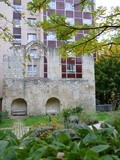 Paris : Vestiges du couvent des Cordelières dans les jardins de l'hôpital Broca - Angle des rues Pascal et de Julienne - XIIIème