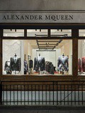 Alexander McQueen - la première boutique homme ouvre à Londres - the first shop for men has opened in London